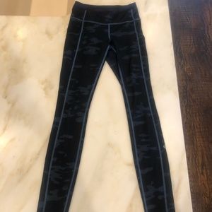 💙LULULEMON💙 Navy Camo Legging
